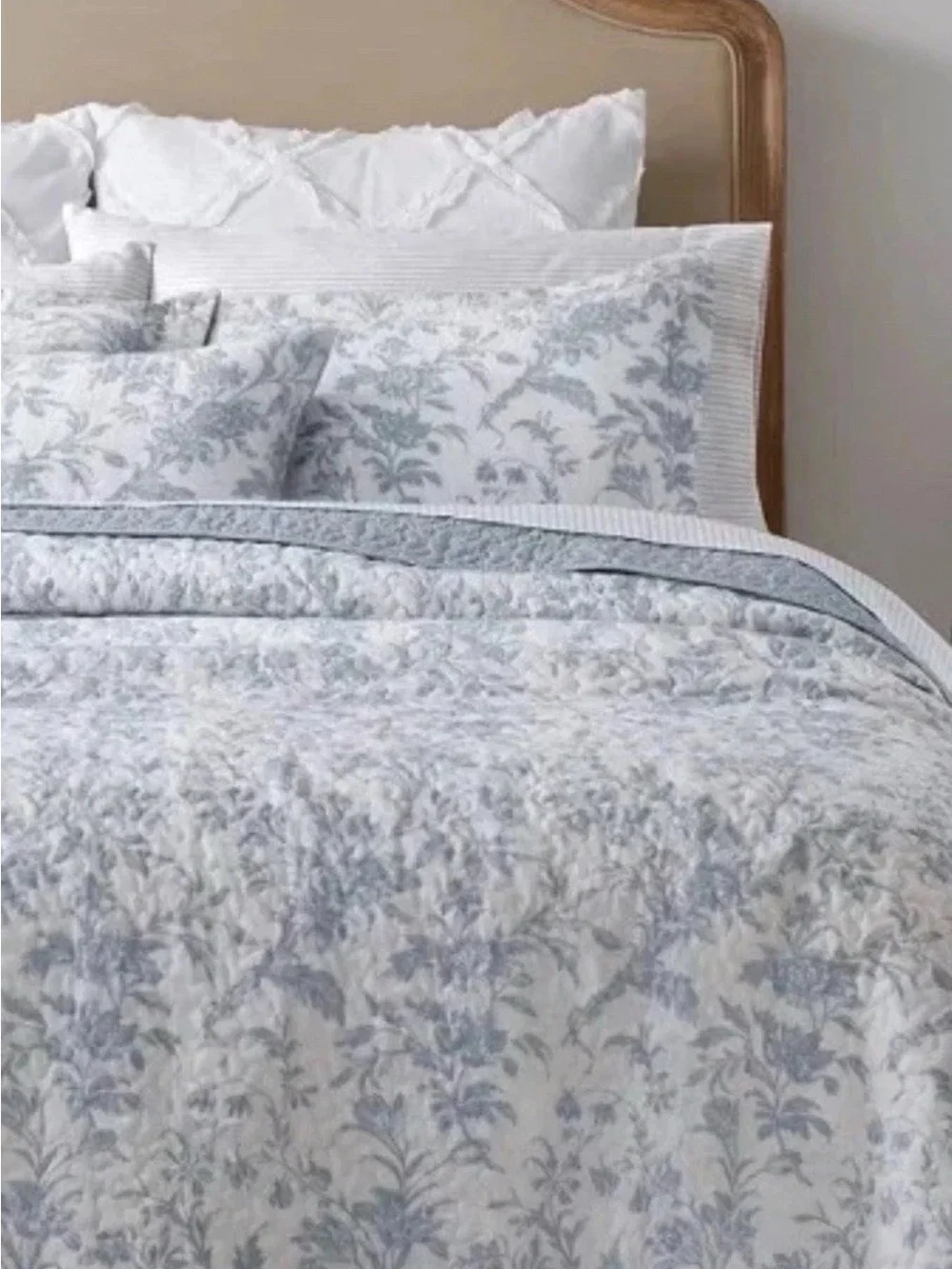 Elegant 4-Piece King Blue Amberley Floral Quilt Set Reversible Bonus ThrowPillow